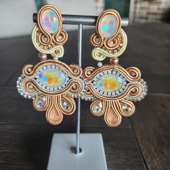 Earrings - Picture 6 of 16